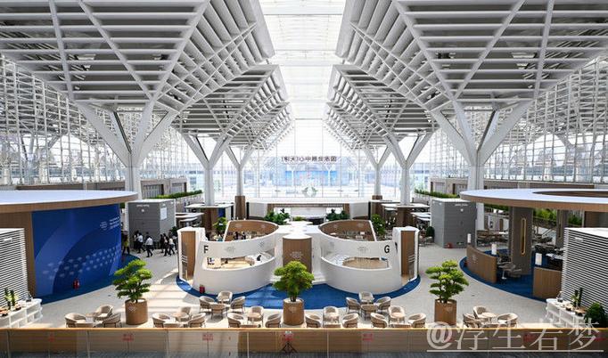 18年，夏季达沃斯论坛成世界经济前沿新领军者